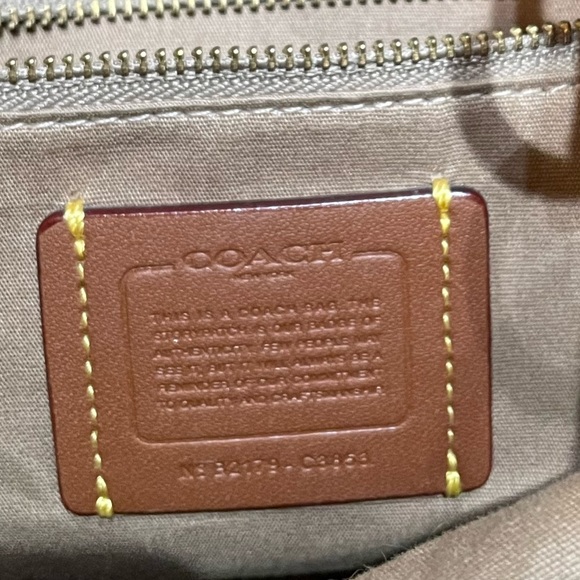 ✨SOLD✨ Coach Field Bucket Bag In Signature Jacquard - Picture 3 of 6